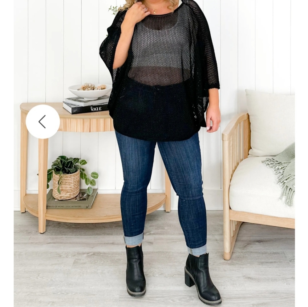 Poncho - Picture 2 of 9